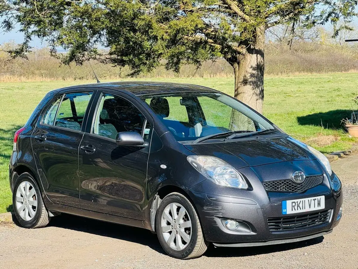 2011-toyota-yaris-133-t-spirit-vvt-i-101bhp-5d-big-4