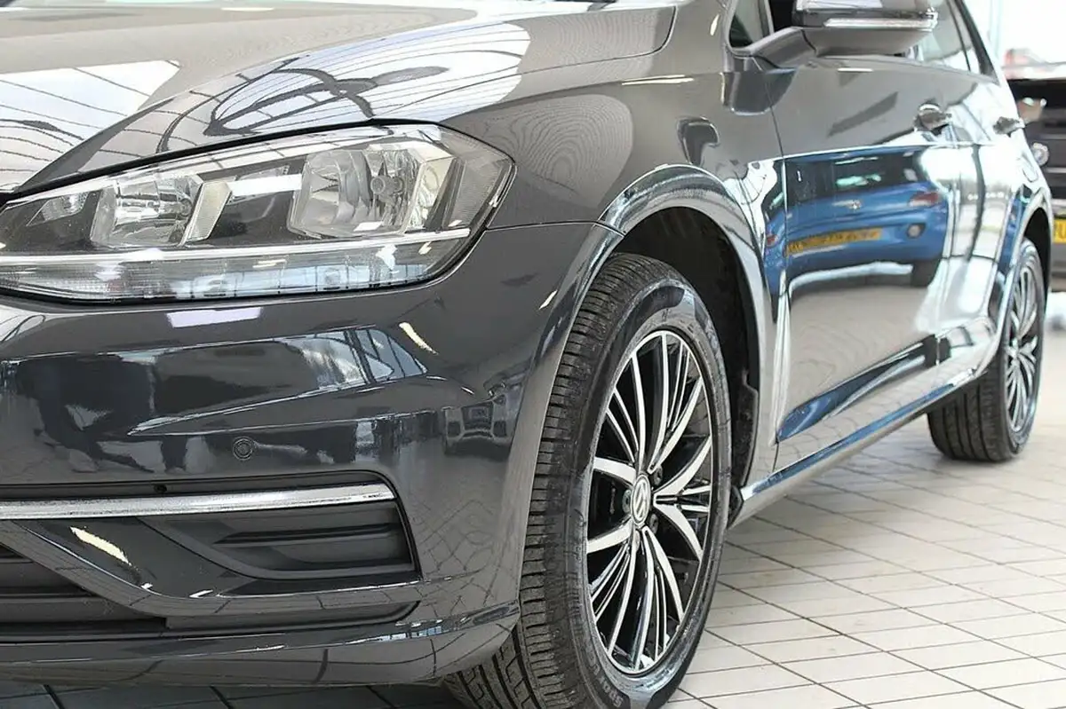 2018-volkswagen-golf-16tdi-se-nav-ss-hatchback-5d-big-3