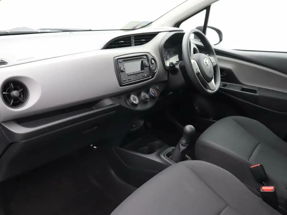 2019-toyota-yaris-10-vvt-i-active-big-11