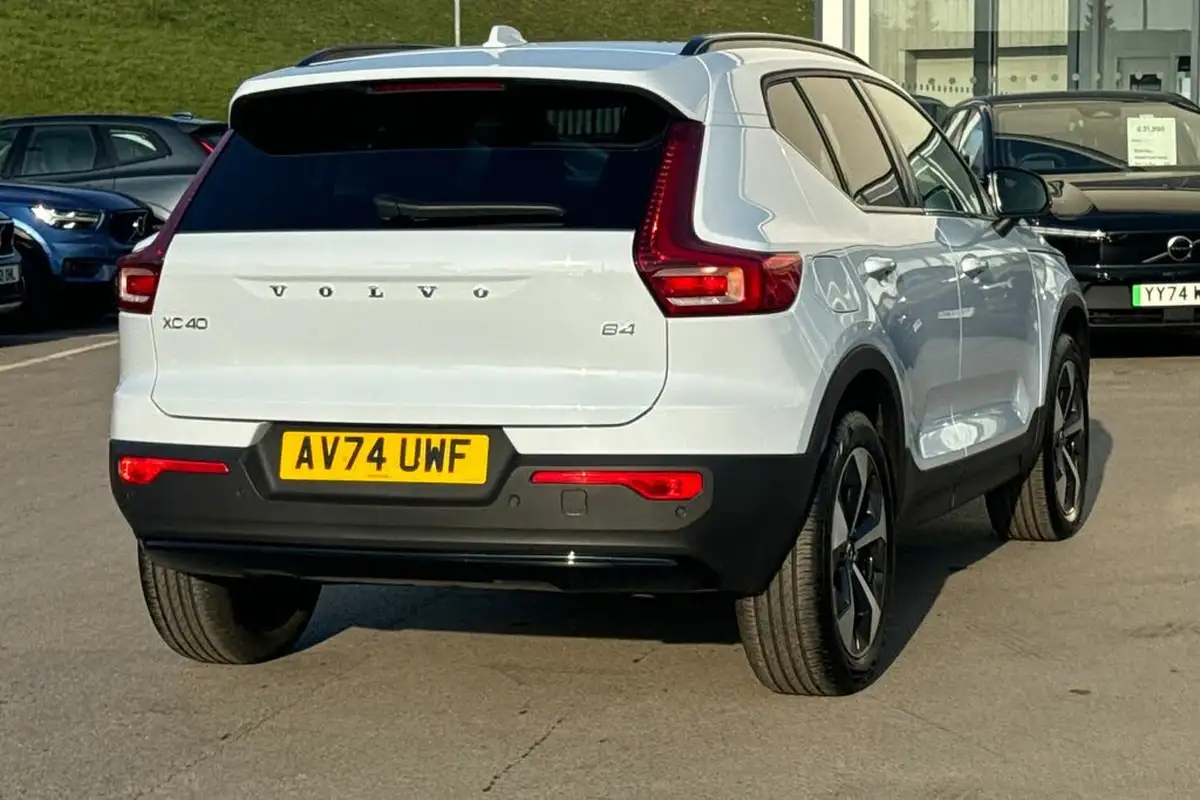 2024-volvo-xc40-20-b4-plus-big-39