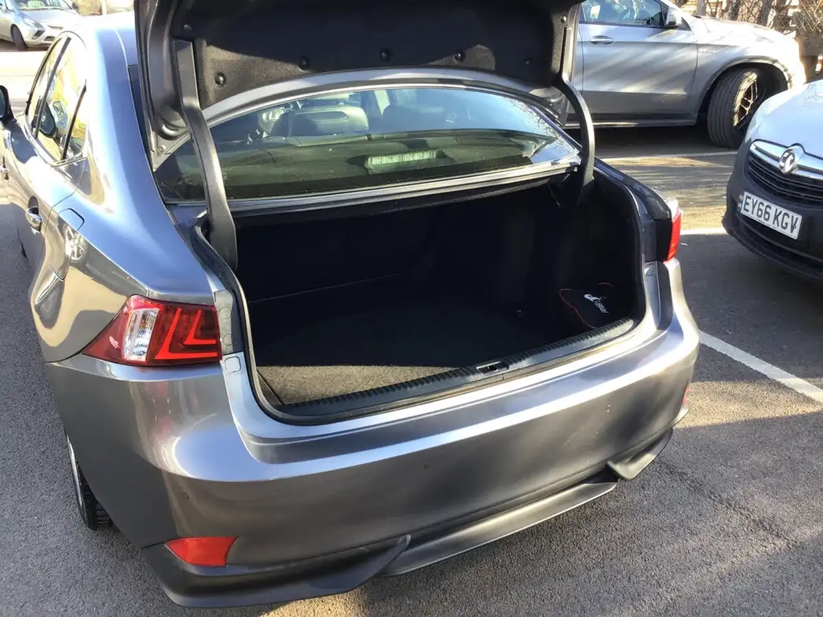 2015-lexus-is-300h-25-executive-edition-big-9