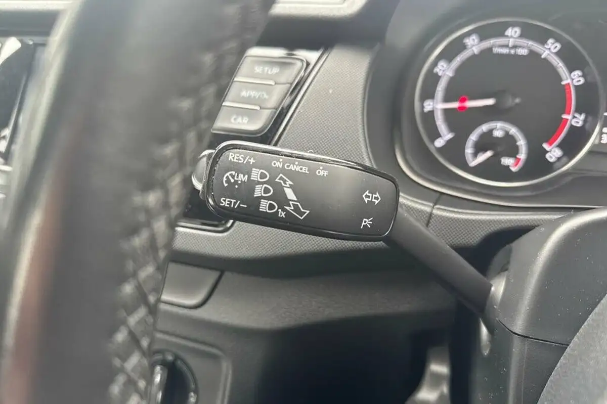 2020-skoda-fabia-10-tsi-se-110ps-hatchback-big-40
