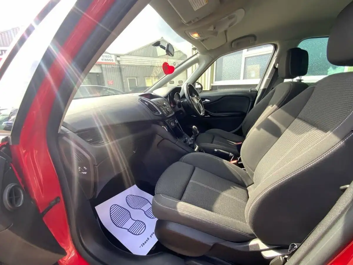 2015-vauxhall-zafira-tourer-14i-16v-turbo-sri-big-37