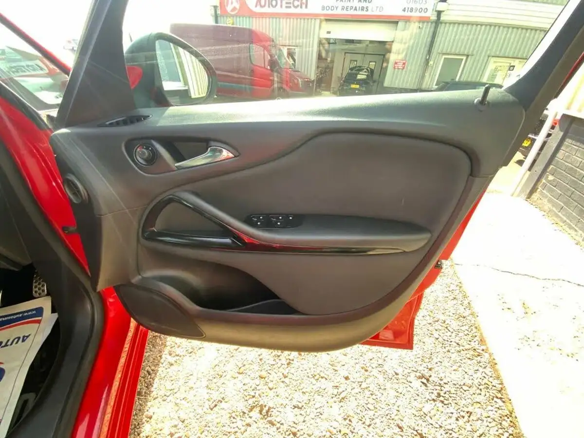 2015-vauxhall-zafira-tourer-14i-16v-turbo-sri-big-13