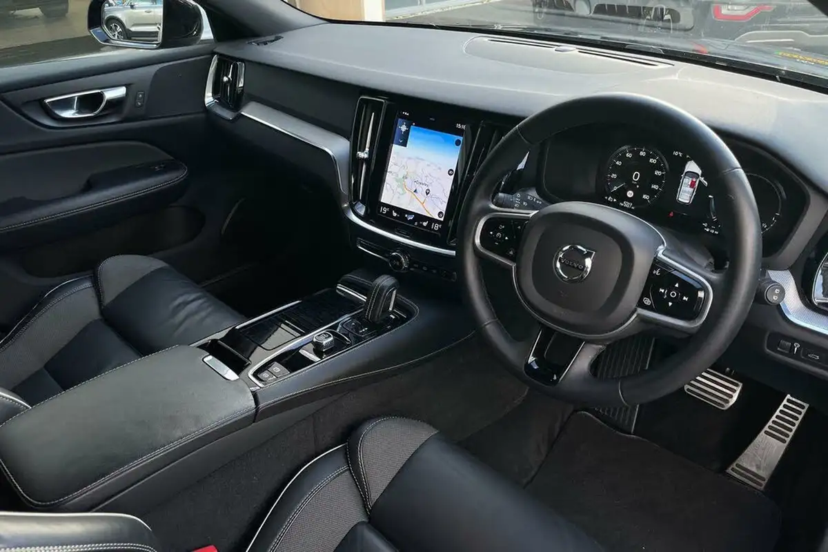 2021-volvo-v60-20-t6-r-design-350bhp-plug-in-hybrid-big-4