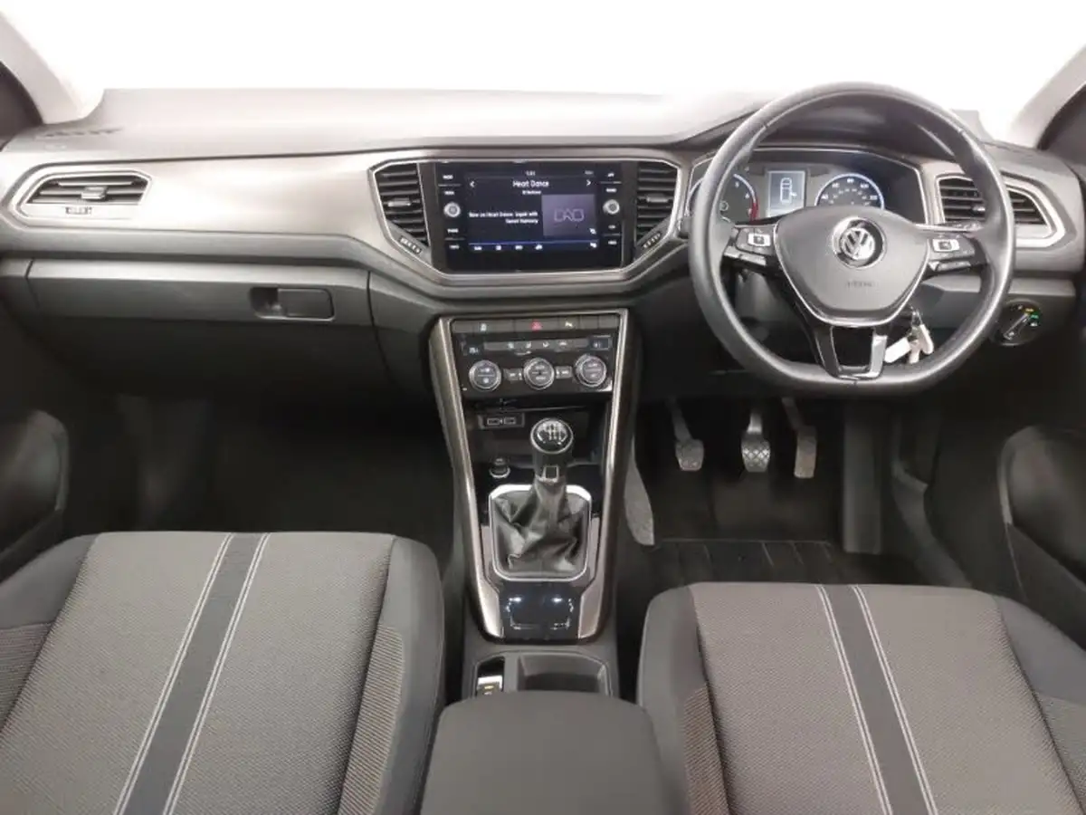 2019-volkswagen-t-roc-10-tsi-design-big-2