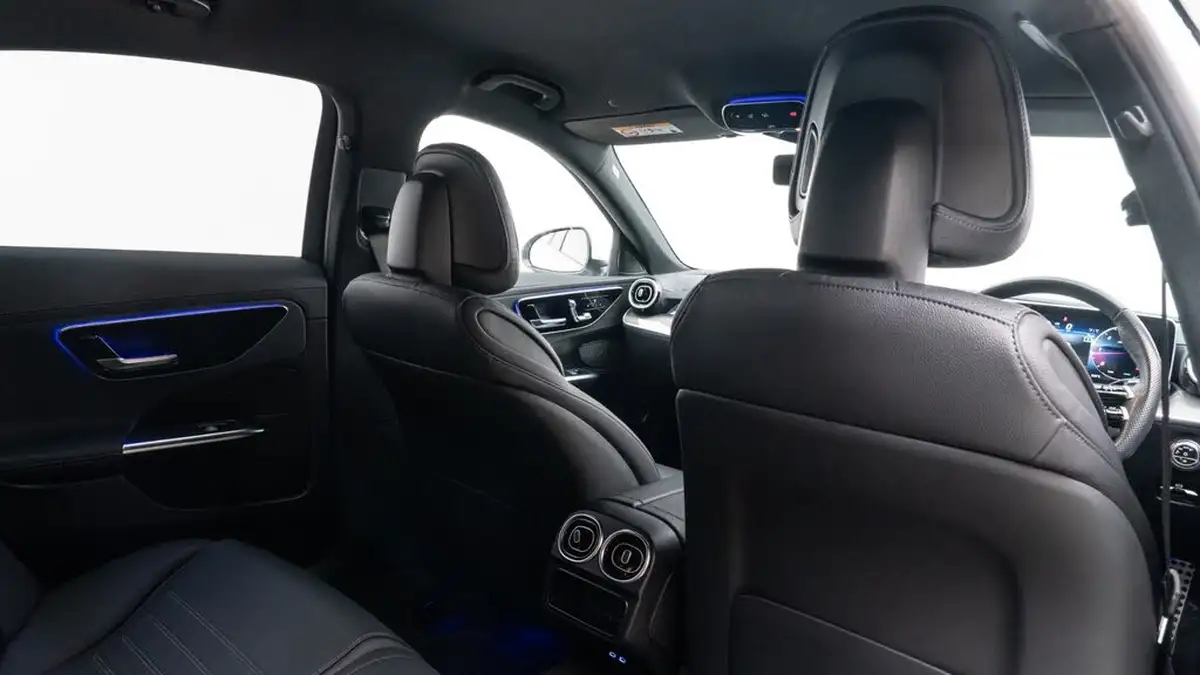 2023-mercedes-benz-c-class-20d-c300d-amg-line-premium-265ps-saloon-4d-1993cc-big-14