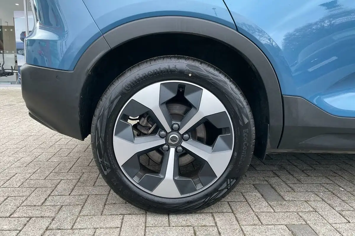 2024-volvo-xc40-20-b4-plus-big-12