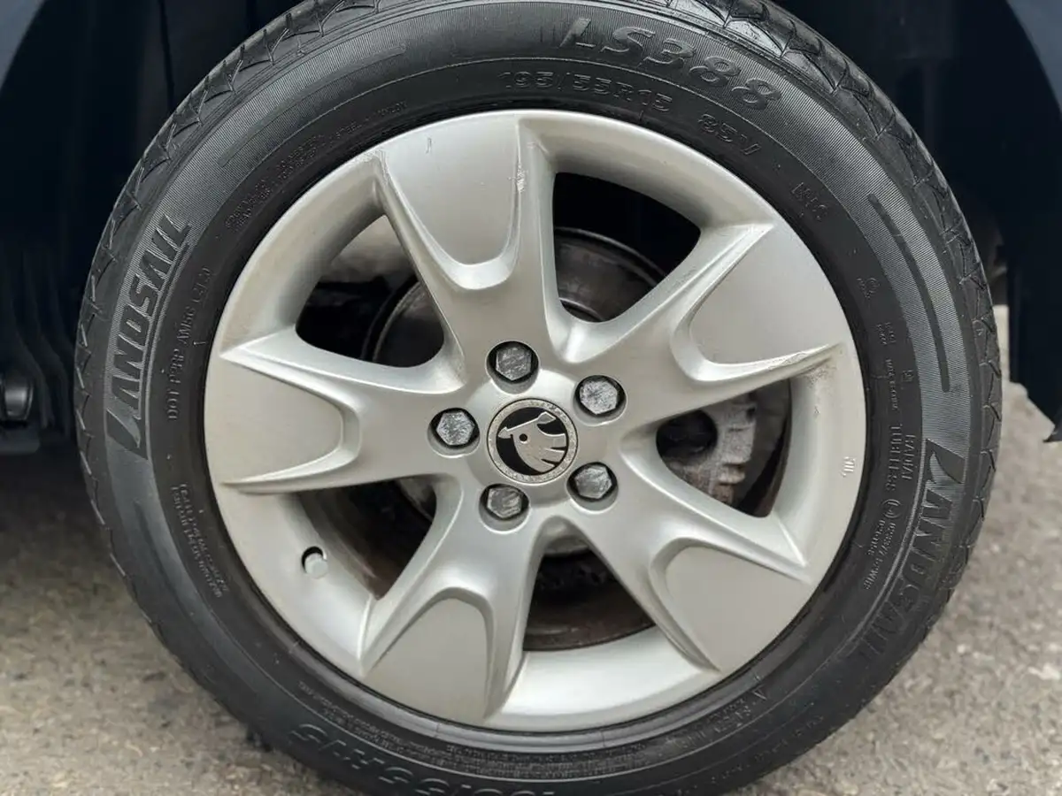 2015-skoda-roomster-16tdi-se-105ps-big-14