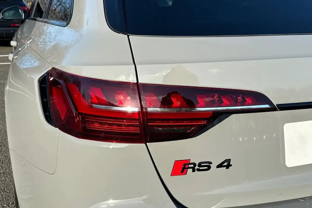 2024-audi-rs4-avant-29-tfsi-carbon-black-big-6