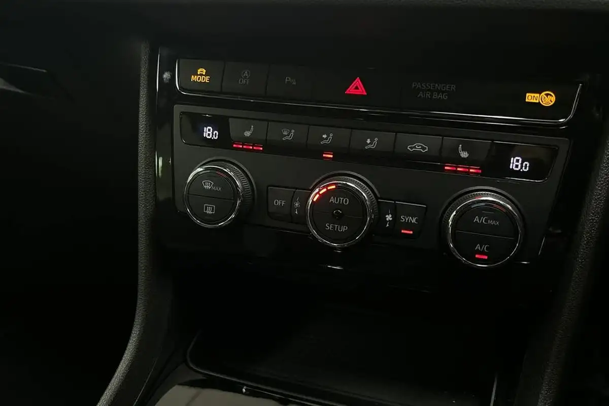 2020-seat-leon-15-tsi-evo-fr-black-edition-150ps-hatchback-dsg-big-17