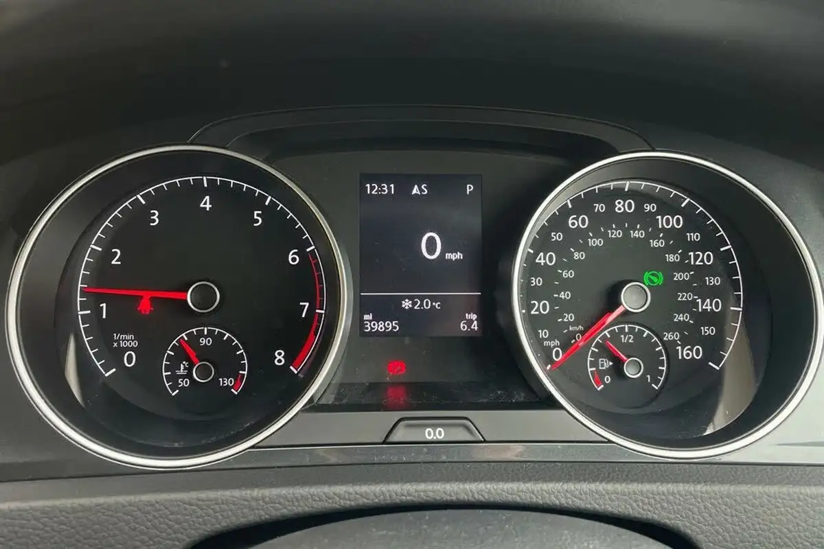 2019-volkswagen-golf-10-tsi-match-hatchback-5d-dsg-big-26