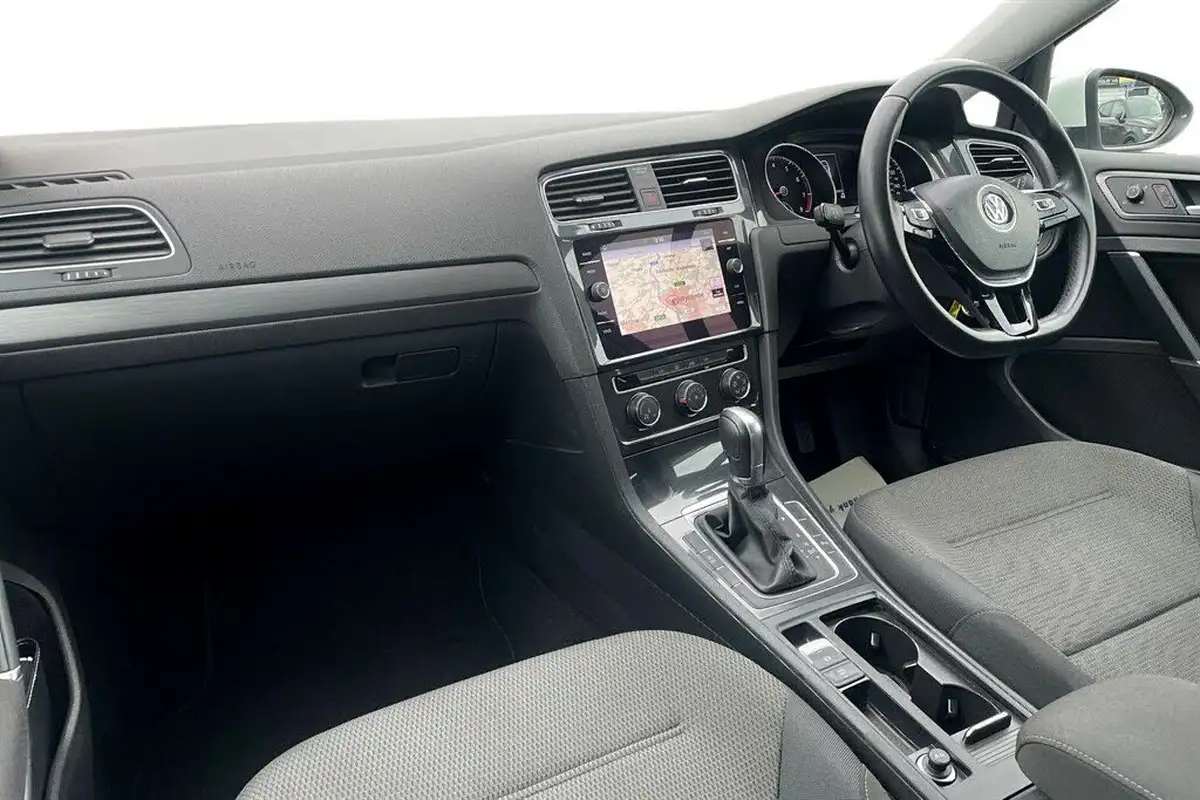 2019-volkswagen-golf-10-tsi-match-hatchback-5d-dsg-big-2