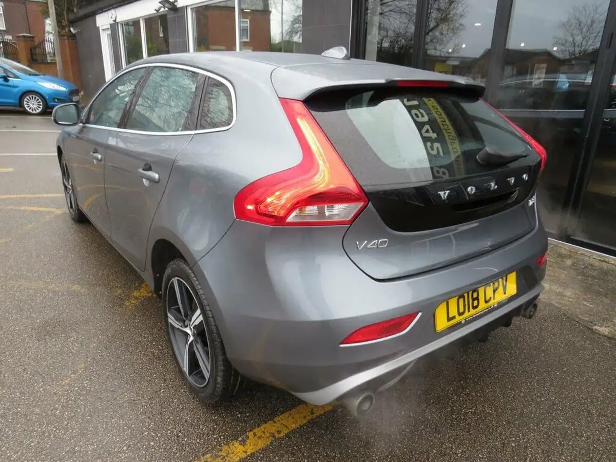 2018-volvo-v40-15-t2-r-design-big-20