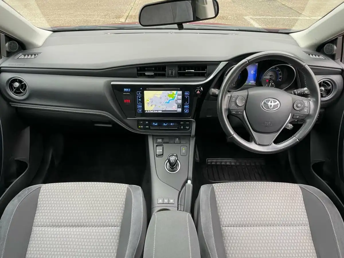 2017-toyota-auris-18-vvt-i-hsd-design-tss-hatchback-big-1