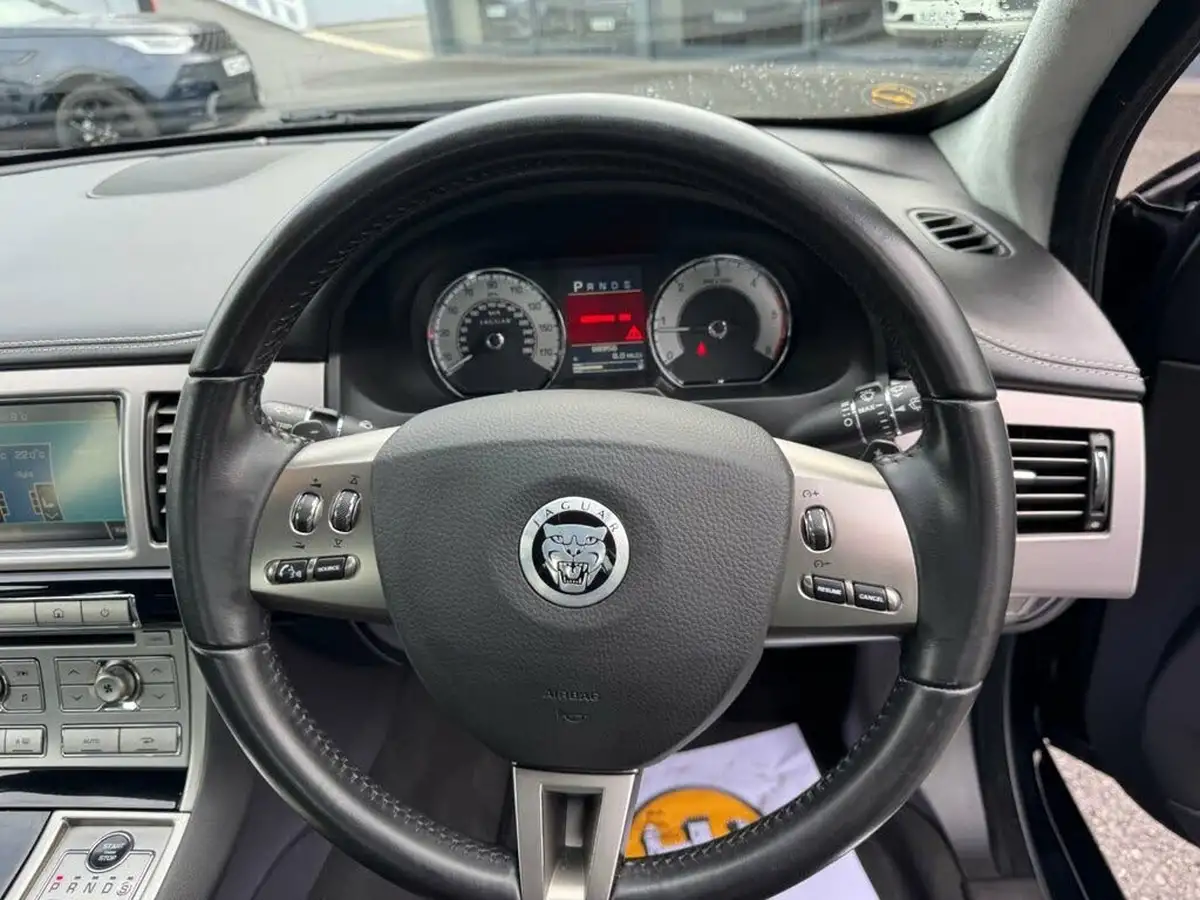2011-jaguar-xf-30td-s-portfolio-big-8