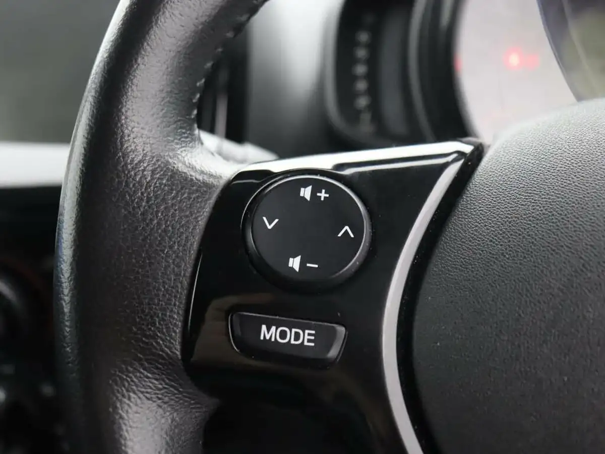 2016-toyota-aygo-10-vvt-i-x-cite-2-cyan-5d-big-14