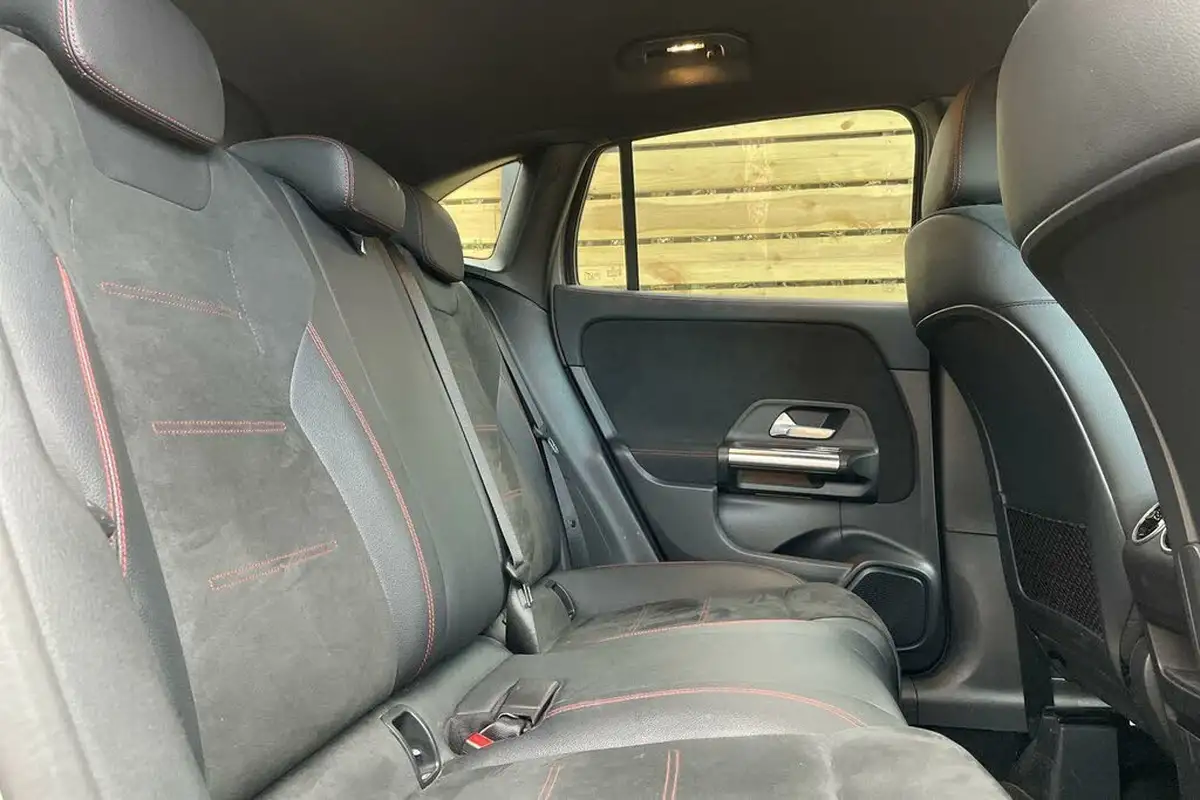 2021-mercedes-benz-gla-class-13-gla-200-amg-line-executive-big-22