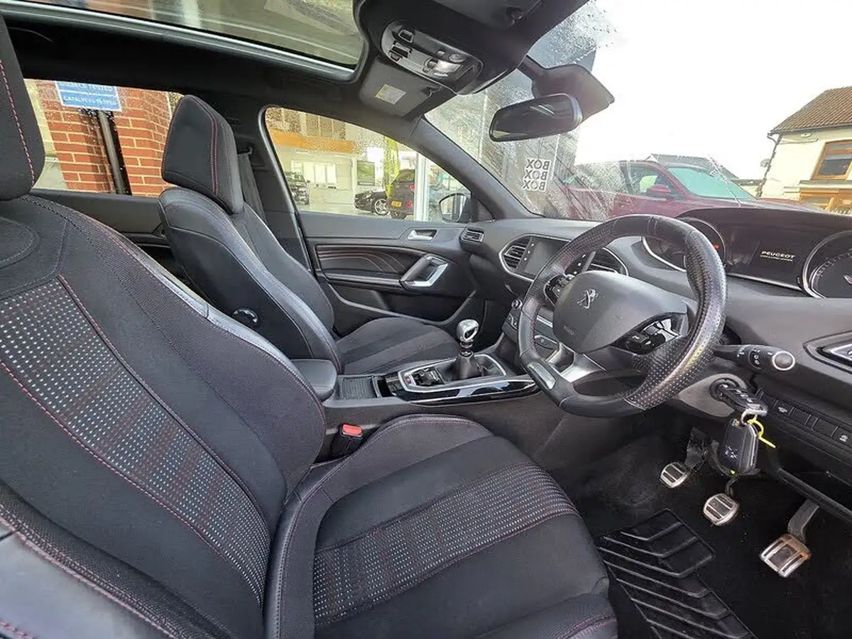 2017-peugeot-308-12-puretech-gt-line-big-17