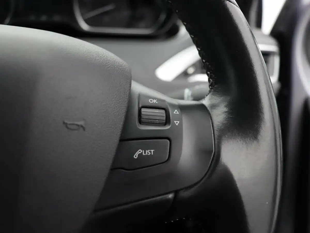 2019-peugeot-2008-suv-12-puretech-allure-premium-130bhp-big-26