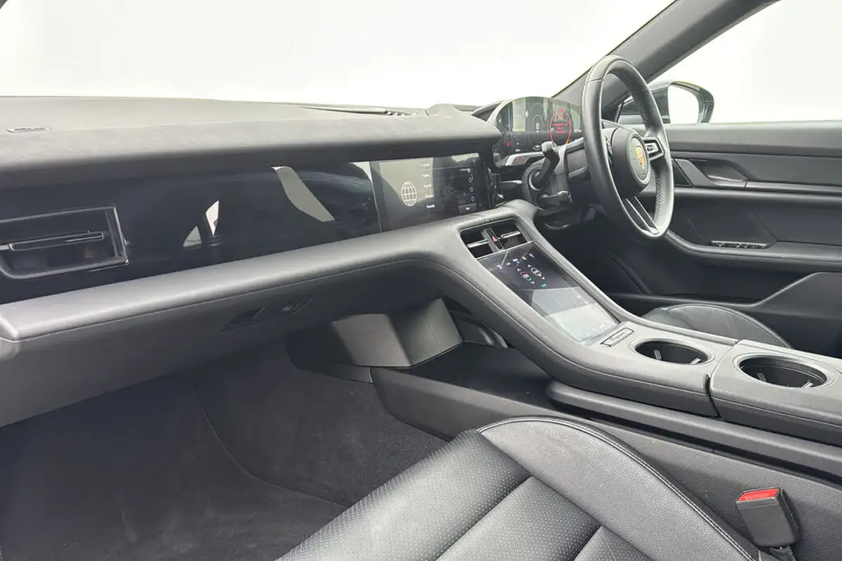 2020-porsche-taycan-e-4s-530ps-big-10