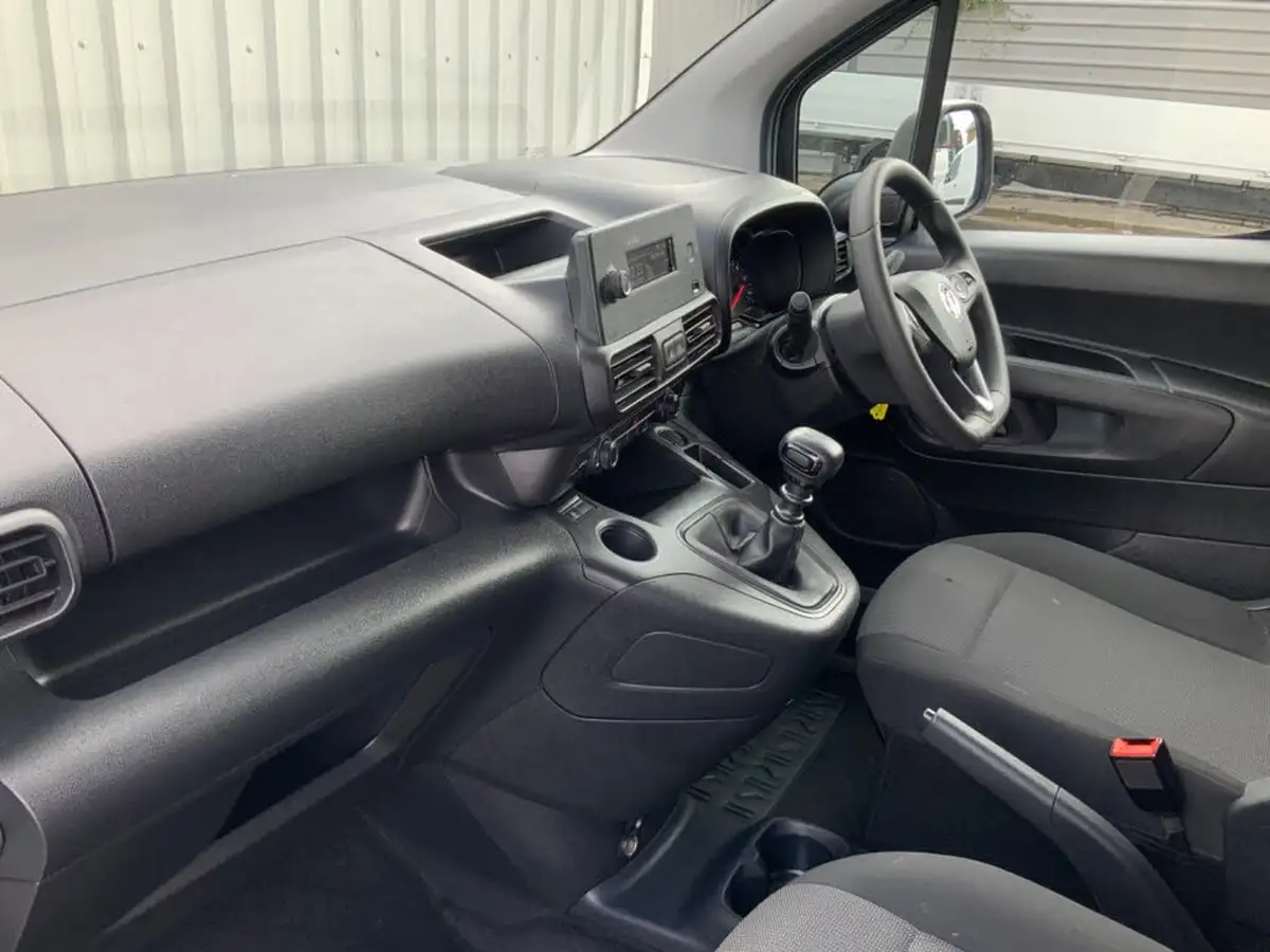 2021-vauxhall-combo-15cdti-dynamic-2300-100pseu6dt-l1h1-panel-big-18