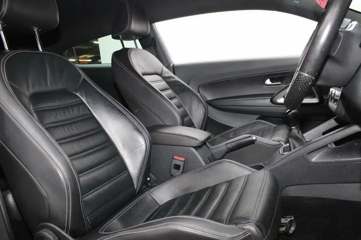 2014-volkswagen-scirocco-20tdi-gt-177ps-coupe-big-13