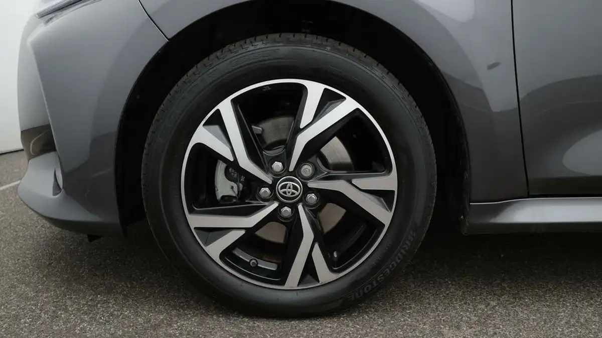 2024-toyota-yaris-15-vvt-i-design-big-18
