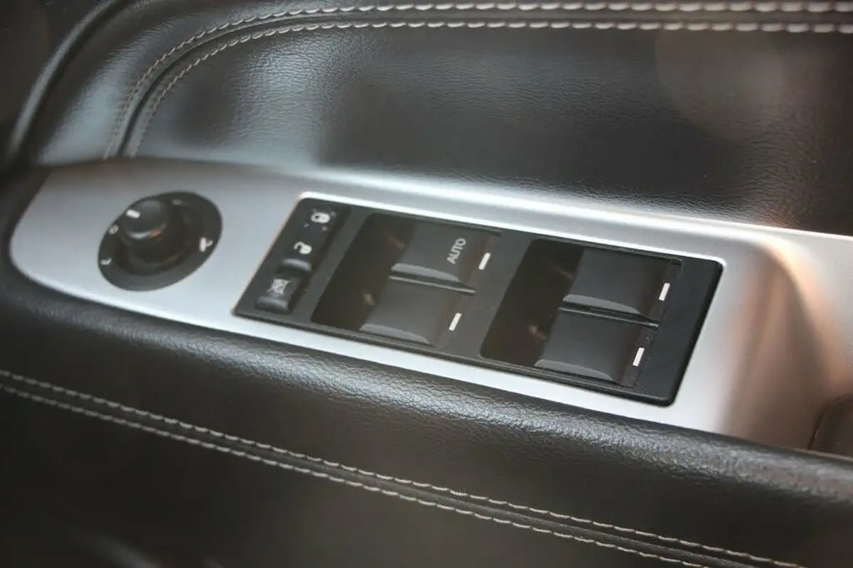 2014-jeep-compass-24-limited-big-32