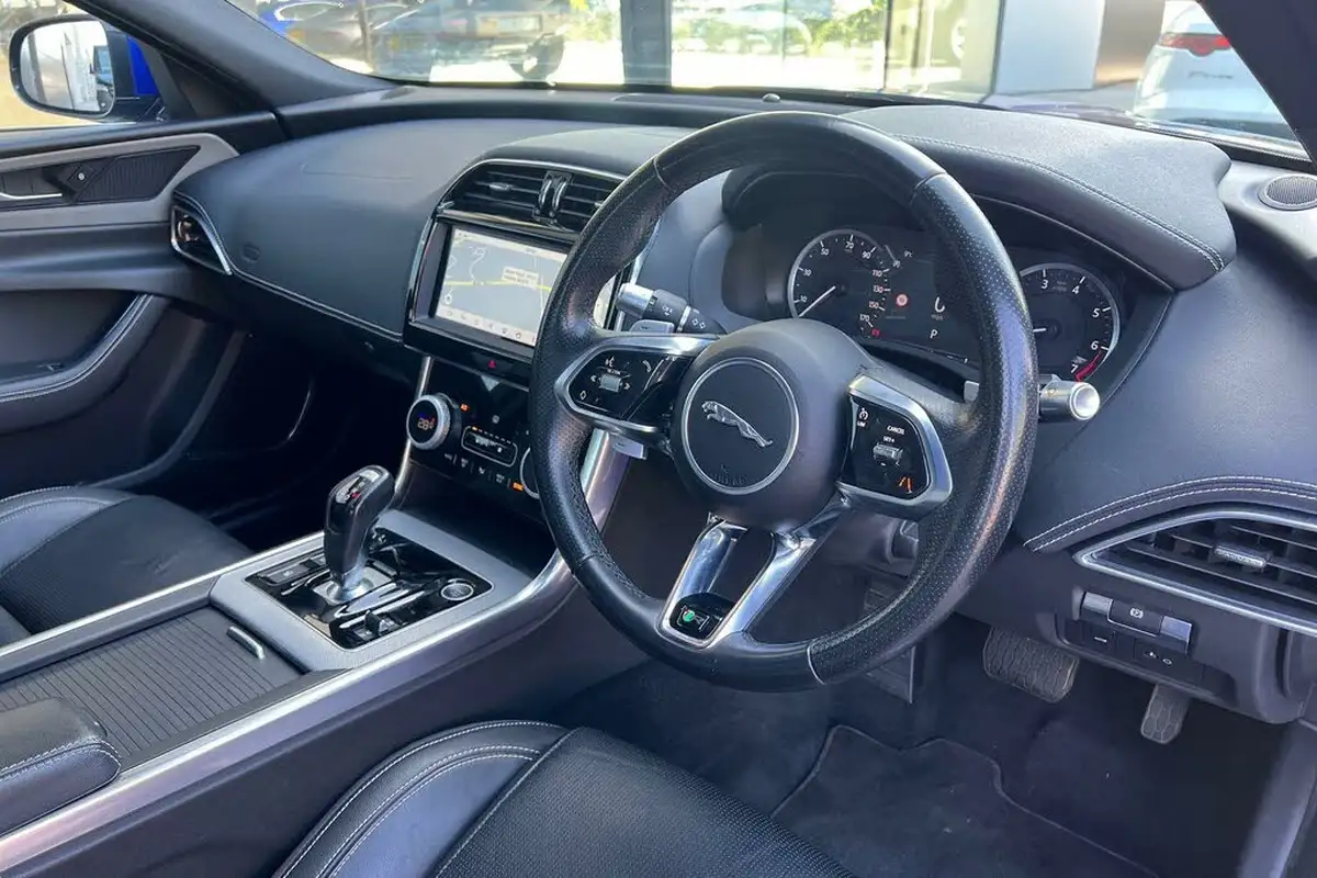 2020-jaguar-xe-20i-r-dynamic-s-250ps-big-36