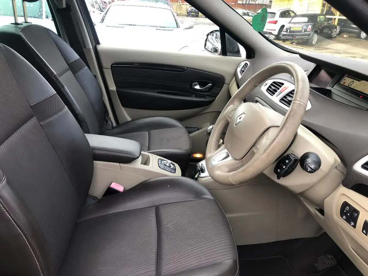 2010-renault-scenic-15td-privilege-tom-tom-big-17