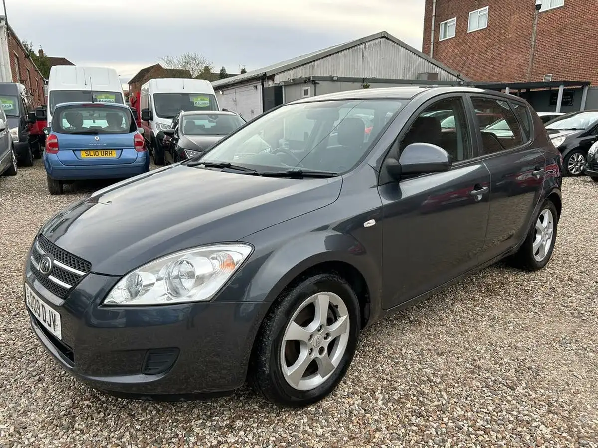2009-kia-ceed-16td-gs-hatchback-big-4