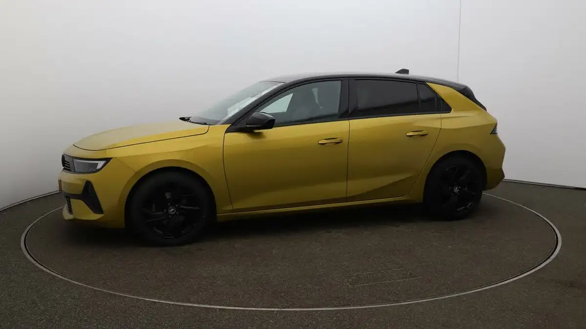 2022-vauxhall-astra-12-turbo-gs-line-hatchback-big-62