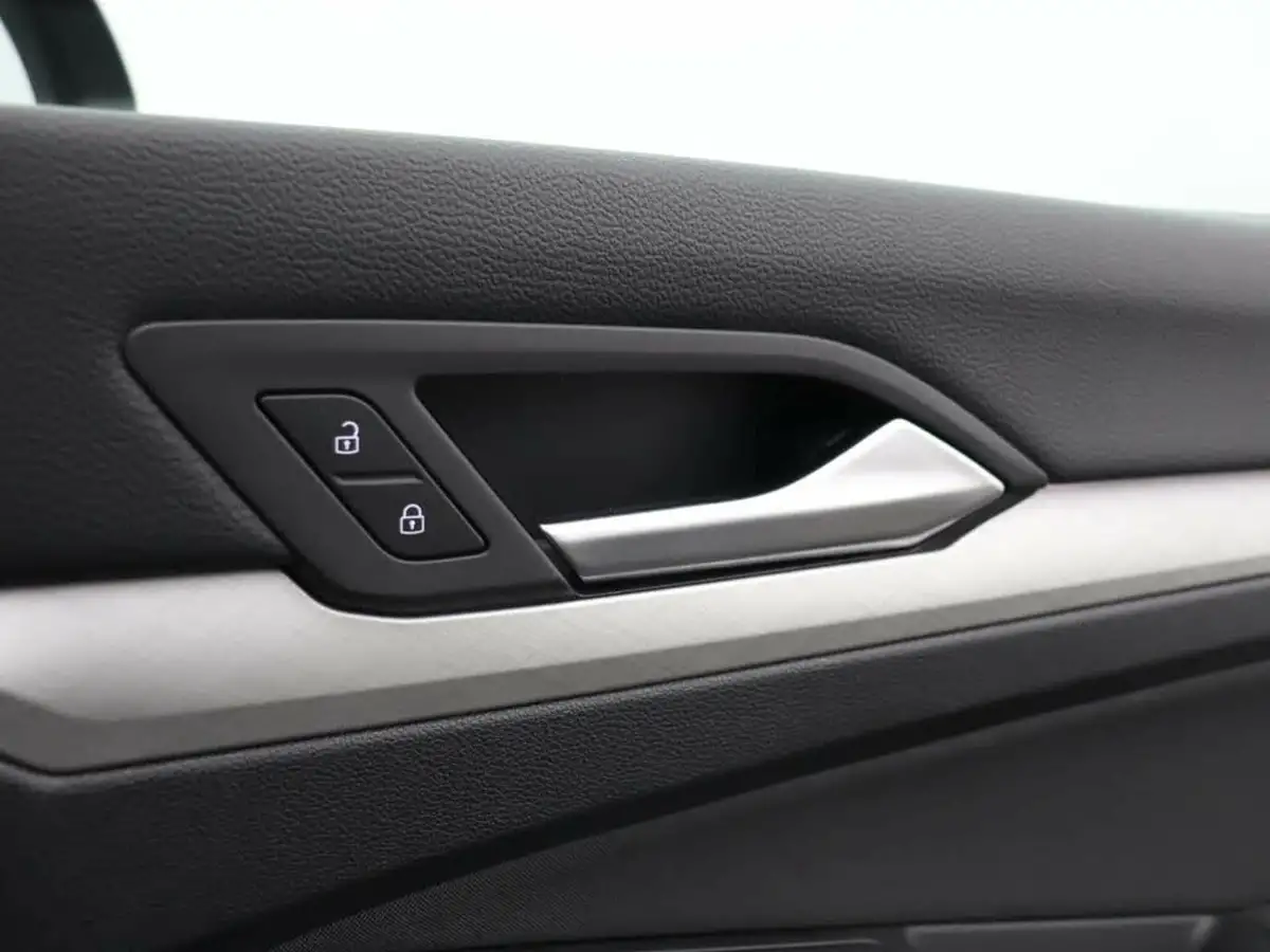 2021-volkswagen-golf-10-tsi-life-hatchback-big-47