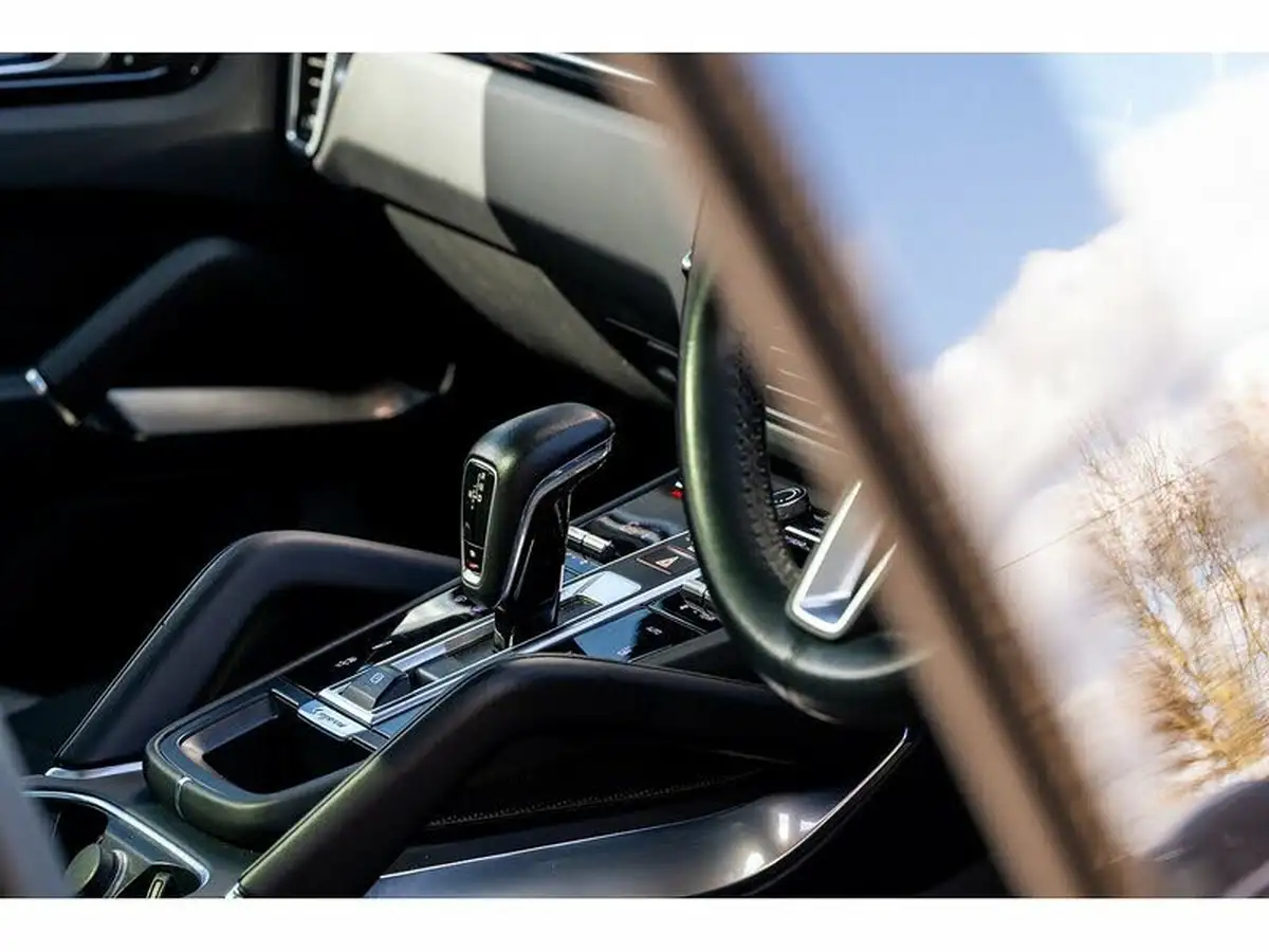 2019-porsche-cayenne-40-v8-turbo-s-e-hybrid-station-wagon-big-17