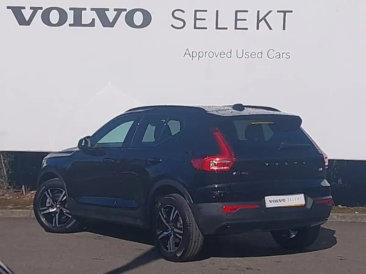 2022-volvo-xc40-20-b3-plus-big-1