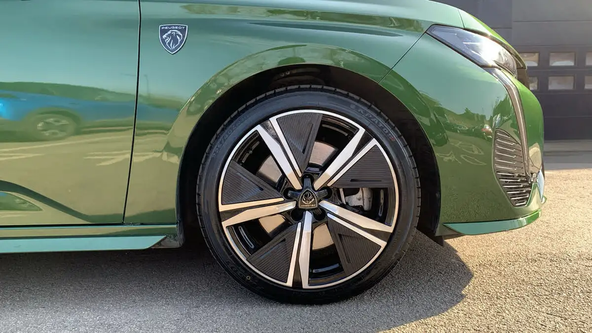 2024-peugeot-308-16-puretech-gt-180ps-big-16