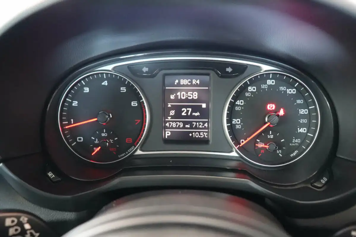 2017-audi-a1-14-tfsi-sport-hatchback-3d-s-tronic-big-38