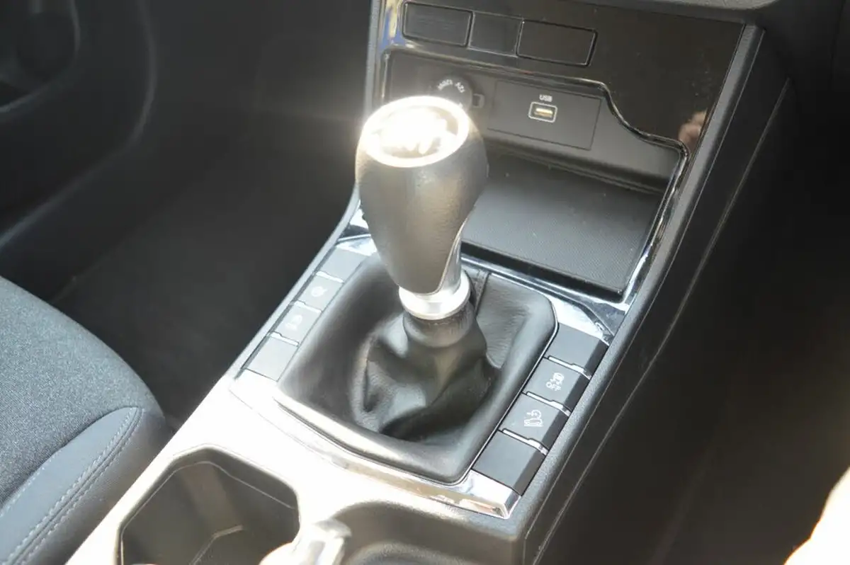 2021-kgm-ssangyong-korando-15-elx-big-25