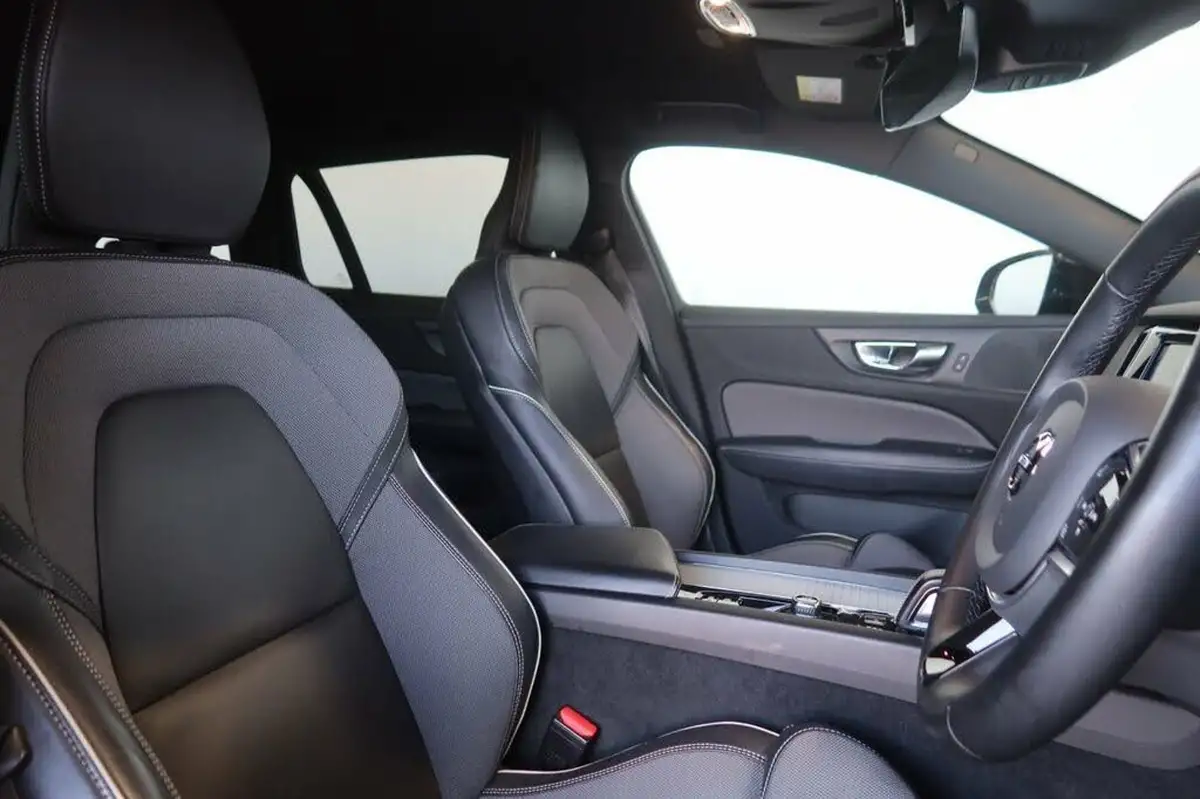 2022-volvo-v60-20-b3-r-design-161bhp-big-10