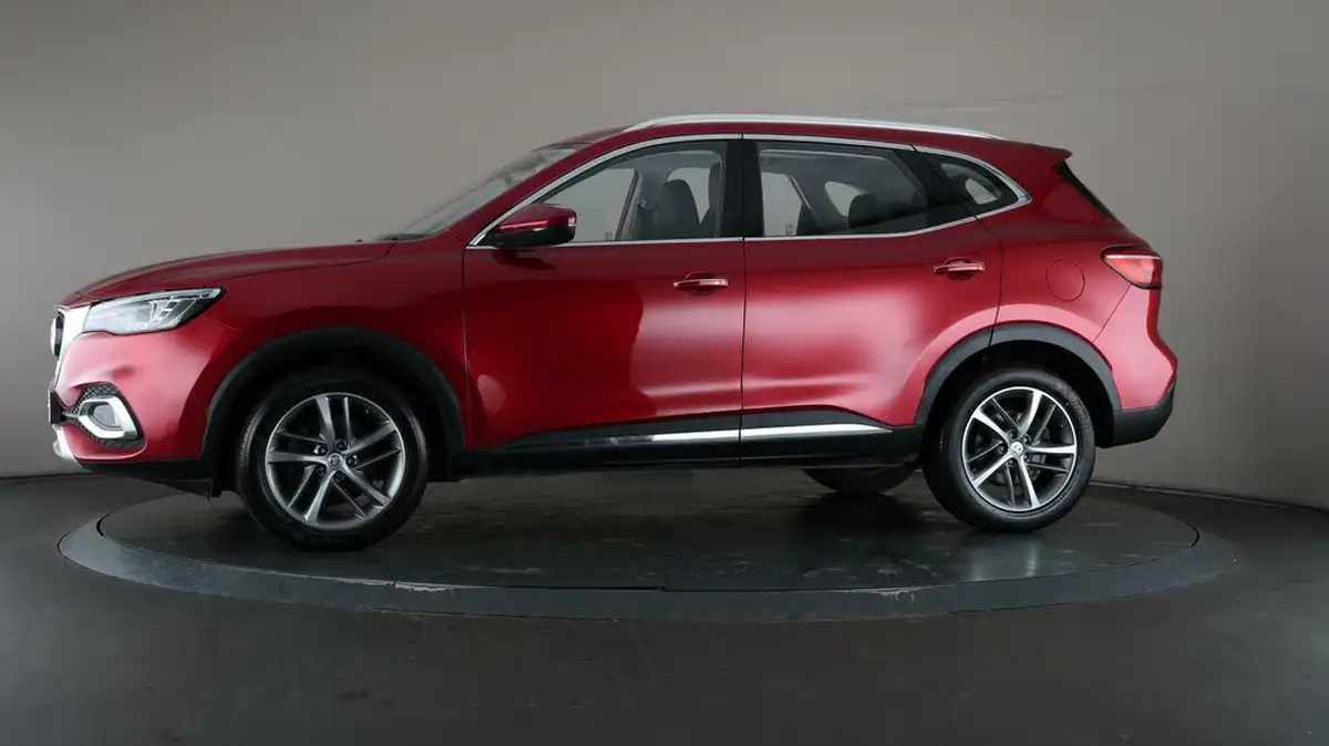 2021-mg-hs-15t-gdi-exclusive-162ps-big-37