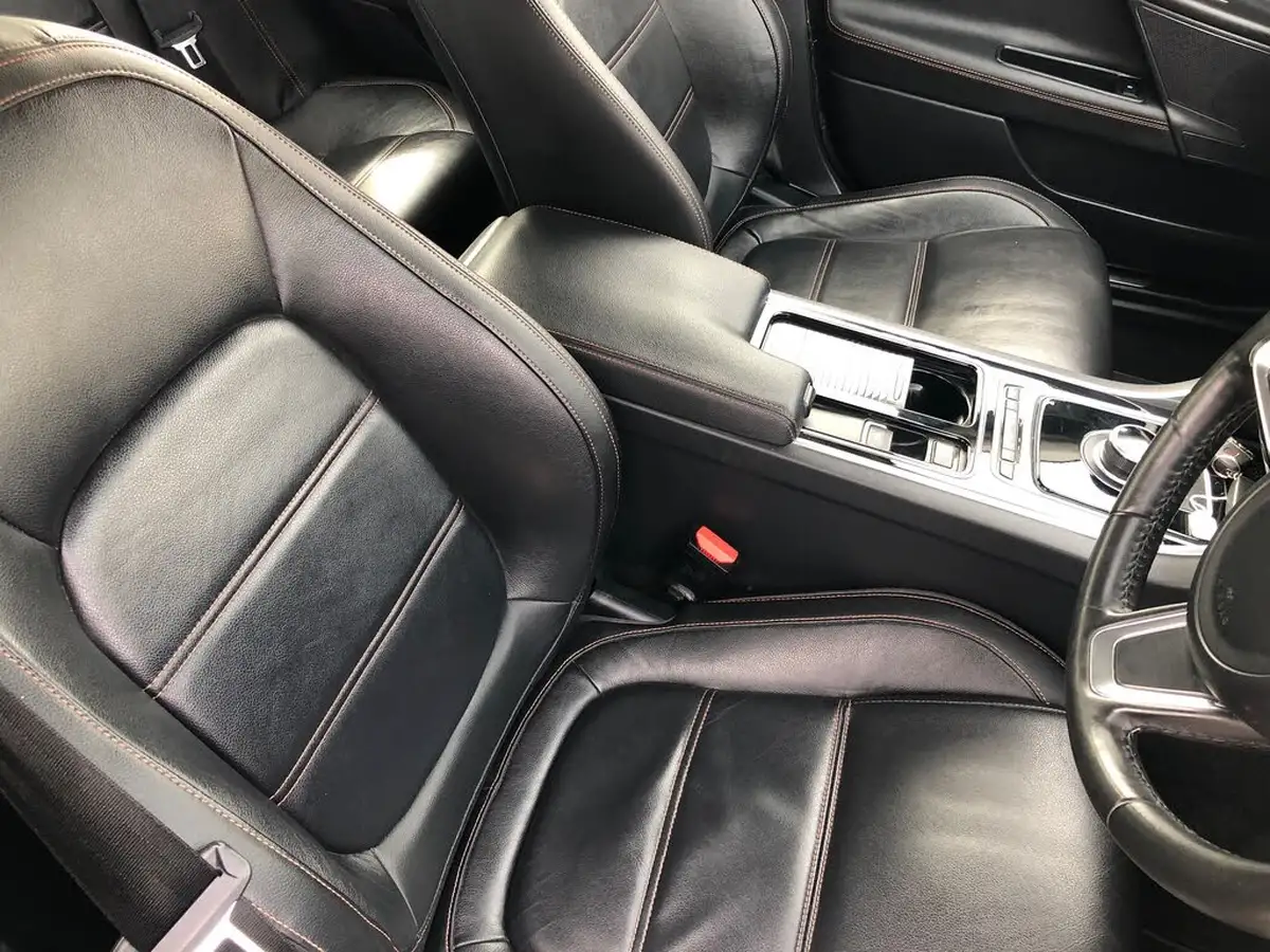 2017-jaguar-xe-20i-prestige-249ps-ss-1998cc-big-18