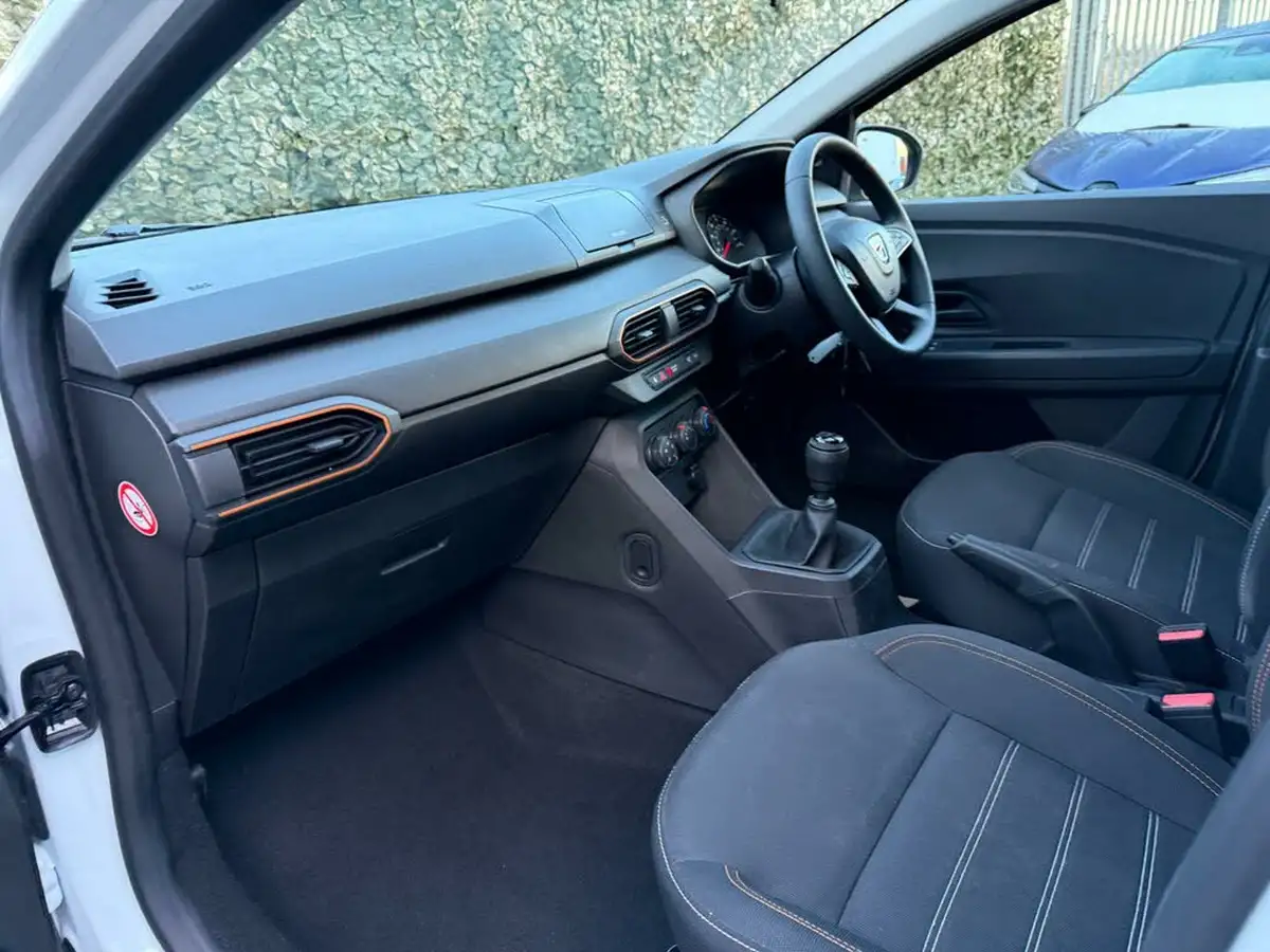 2022-dacia-sandero-stepway-10-tce-essential-90bhp-big-2