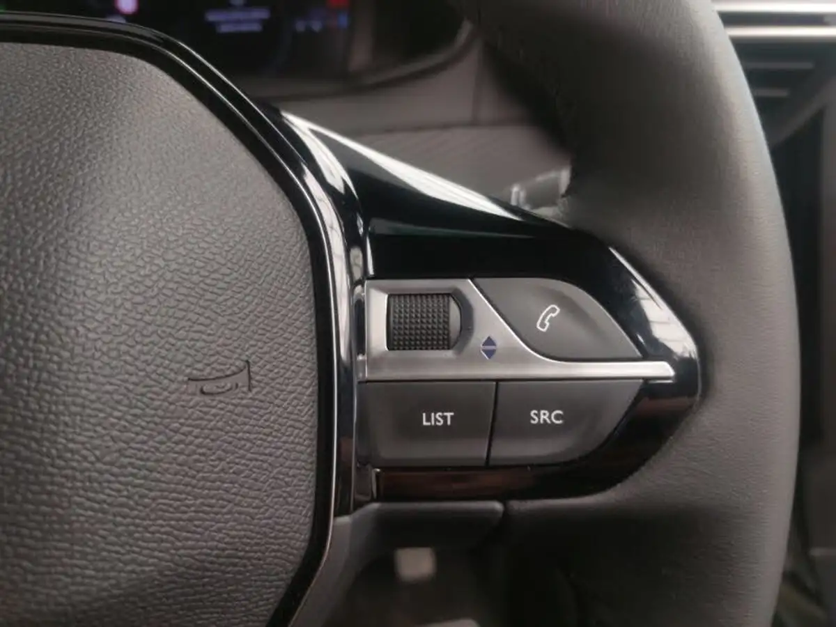 2024-peugeot-2008-suv-12-puretech-allure-130ps-big-17