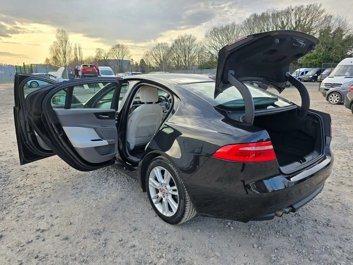 2016-jaguar-xe-20d-prestige-180ps-auto-big-15