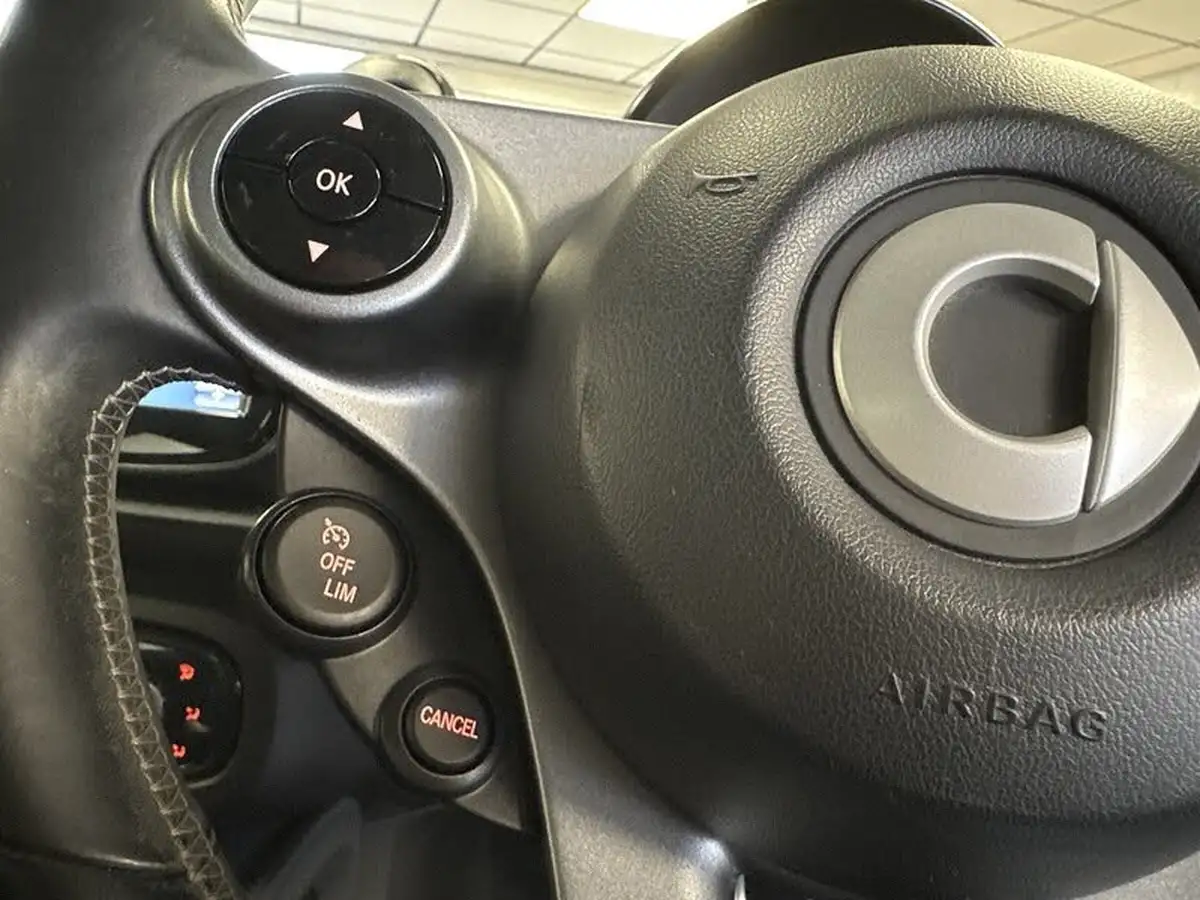 2017-smart-forfour-09-brabus-premium-big-15