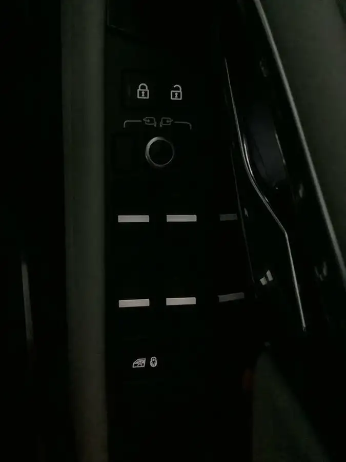 2021-land-rover-range-rover-evoque-15-p300e-r-dynamic-s-big-20