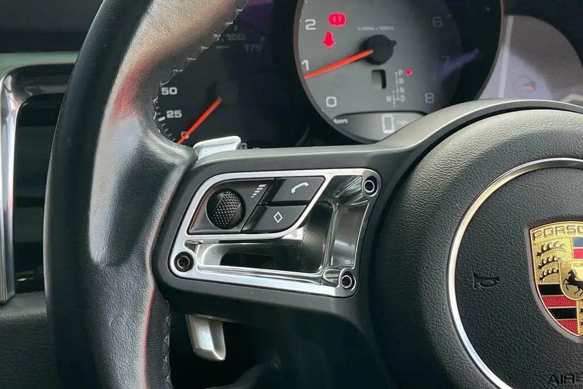 2020-porsche-macan-30-s-big-34