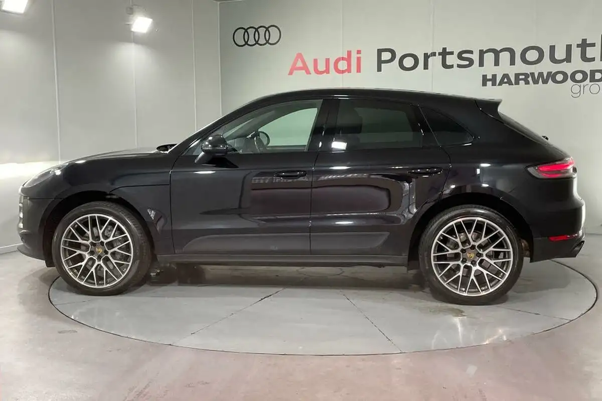 2020-porsche-macan-30-s-big-10