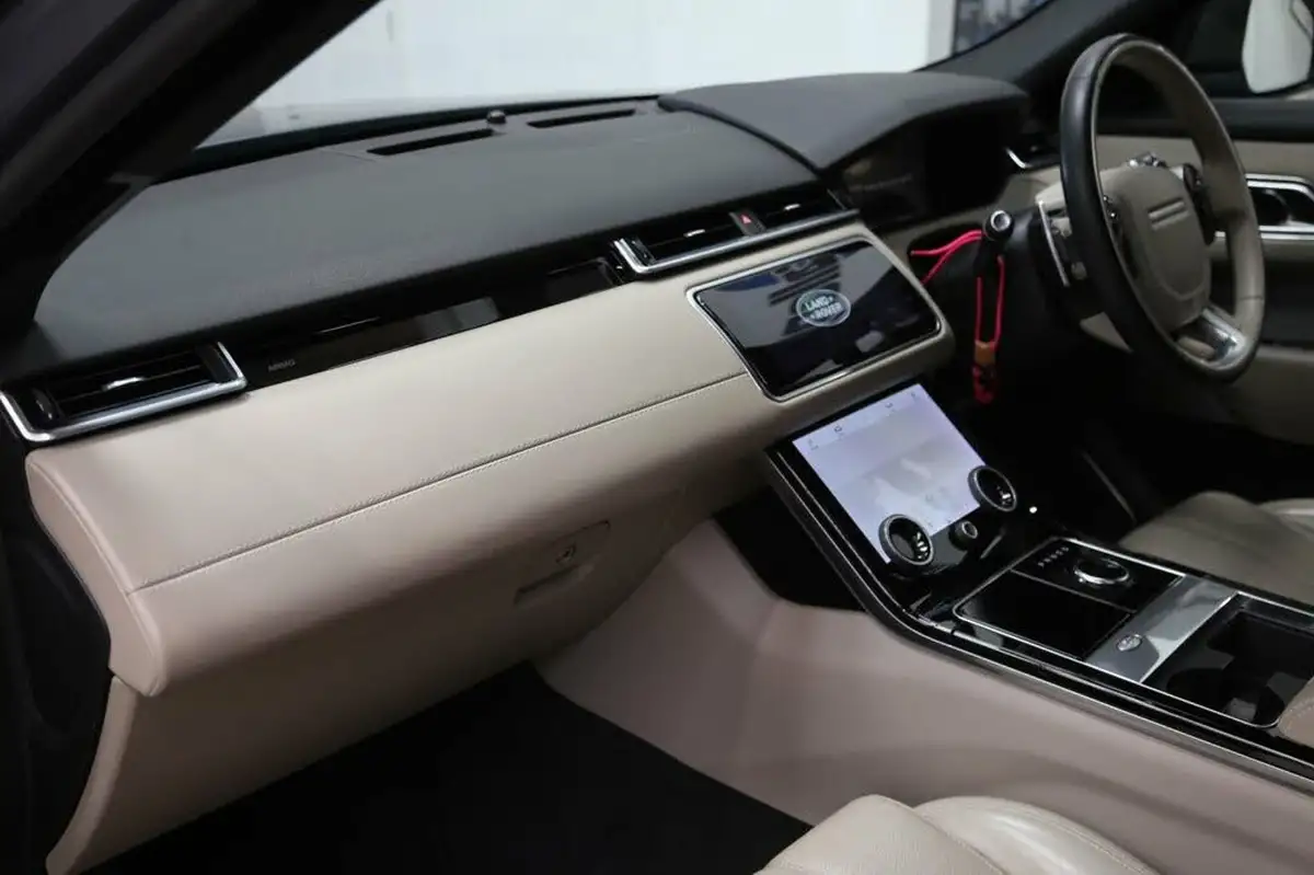 2019-land-rover-range-rover-velar-20-d240-r-dynamic-hse-big-37